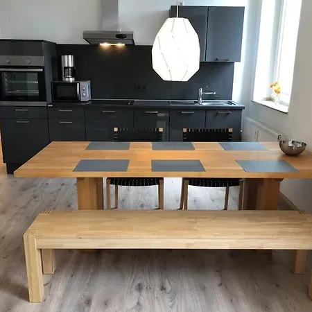 Studio M - Stylish Central City Business For 5 Guests