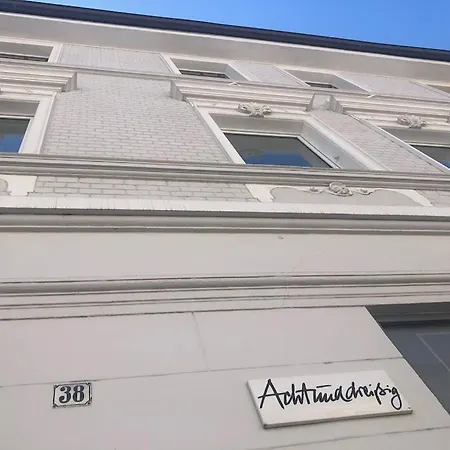 Studio M - Stylish Central City Business For 5 Guests *
