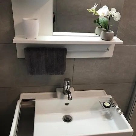 Apartment Studio M - Stylish Central City Business For 5 Guests