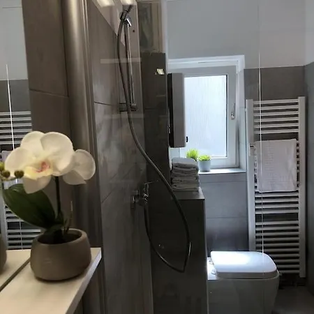 Studio M - Stylish Central City Business For 5 Guests Apartment